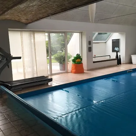 بيت ضيافة Cosy In With Indoor Pool